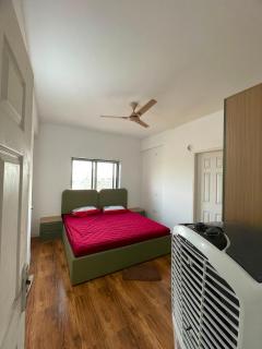 Luxury Top Floor City View Apartment - 3