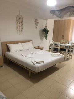 NO3 basement accommodation Prime location CNTR - 6