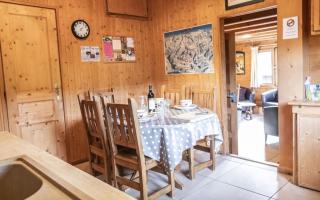 Cozy Chalet with Private Parking Sleeps 7 - 8