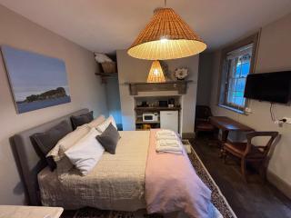 Robinson Cottage - 3