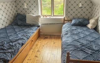 3 Bedroom Awesome Home In Lärbro - 3