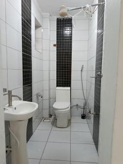 J & J Olosho Hotel - 7