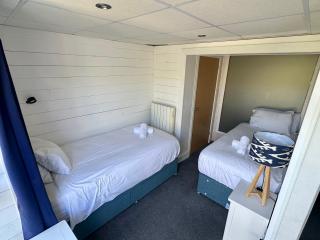 Waves Guest Suites - 9