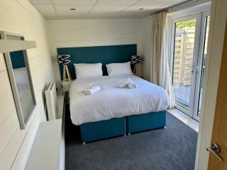 Waves Guest Suites - 8
