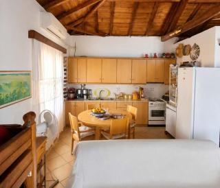 Mare E Cielo - Seafront Stay & Private Beach Samos - 6
