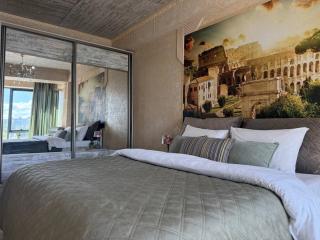 Stylish 1-Bedroom Flat with Stunning City Views - 1