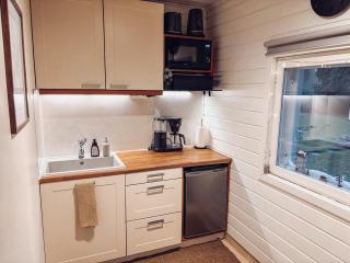 Cozy Cabin with Sauna, 8 min to Arctic Circle - 5