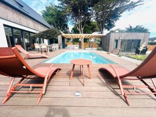 Popular Getaway - Luxury Villa with Pool - 2