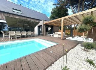 Popular Getaway - Luxury Villa with Pool - 4