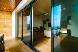 Elegant Hillside Ocean Stay - 9