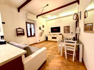 Monti Home - 5 Minute Walk to Colosseum & Metro - 6