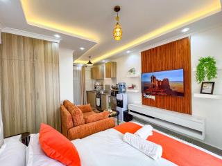 Stylish suite with skyline views & rooftop Gym - 8