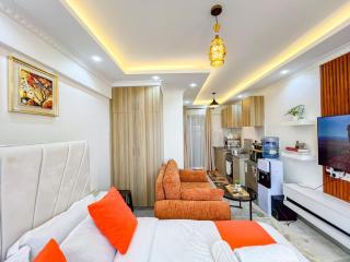 Stylish suite with skyline views & rooftop Gym - 1