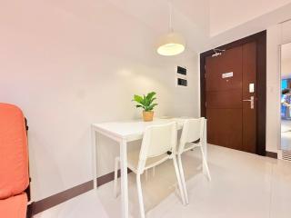 Uptown Parksuites BGC - 5
