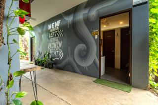 Cafe Moto Hostel - 3