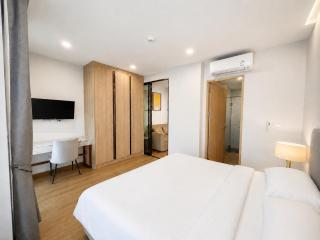 Cozy Modern 1BR Condo with Kitchen & Living Area - 7
