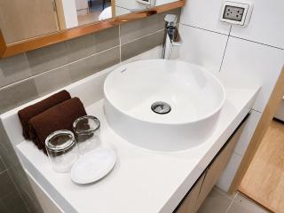Cozy Modern 1BR Condo with Kitchen & Living Area - 2