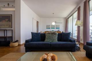 Central Classic 3BR Apt by Makariou Avenue - 1