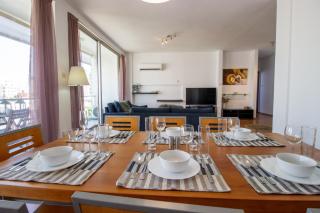Central Classic 3BR Apt by Makariou Avenue - 9