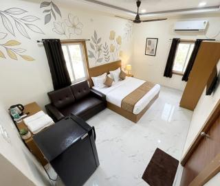 Jay & Jas Hotel - 7