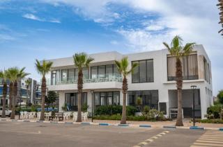 Modern Apartment with Pool & Sea View - 4