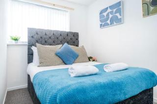 Modern 3BR Home , Ideal for Families & Contractors , Parking & High-Speed Wi-Fi - Dudley - 5
