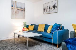 Modern 3BR Home , Family & Contractor Friendly , Parking & Wi-Fi - 0