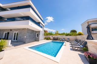 Aurelia Pool Apartments - 9