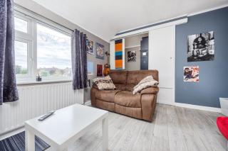 Bright 1BR Flat with Free Parking & Easy City Access - 8