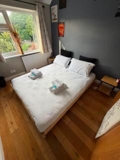 Bright 1BR Flat with Free Parking & Easy City Access - 7