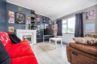Bright 1BR Flat with Free Parking & Easy City Access - 6
