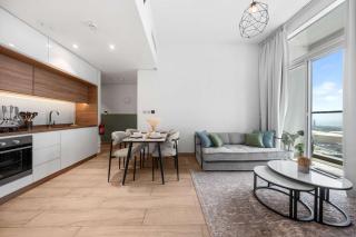StayShort - Modern 1-Bed with Partial Sea & Marina View - 1
