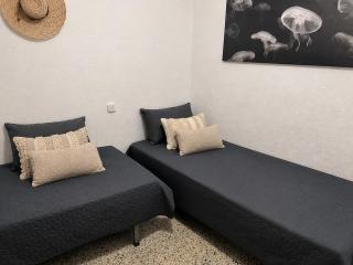 AMALIA 1 - 2