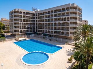 Sea, Pool and PortAventura - 9