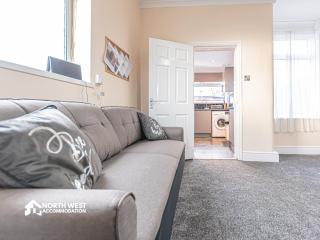 Spacious 3BR Home in Manchester for Family & Contractor Friendly - 4