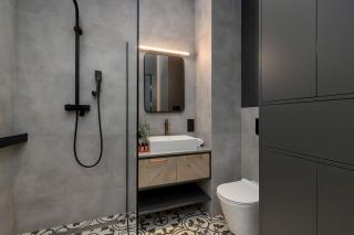 Designerski Apartament z Balkonem i Parkingiem, Blisko Centrum by Renters Premium - 7