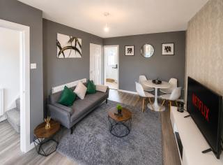 Modern 2 Bedroom Home in Liverpool With Free Parking - 4