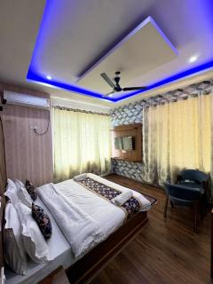 Hotel Grand Comforts - 7