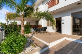 Azure Pearl 3BR Superior Seaside Villa , Protaras - 3