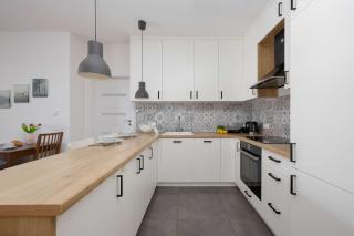 Unique Apartment for 6 People with Balcony & Parking by Noclegi Renters - 1