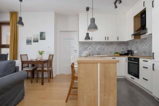 Unique Apartment for 6 People with Balcony & Parking by Noclegi Renters - 5