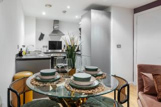 Spacious City Stay 2BR 2BA Parking Included - 1