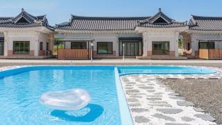 Gyeongju Poseokjeong Hanok Pool Villa - 0