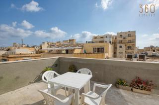 Central Sliema 3BR Home with Terrace Walk to Beach - 9