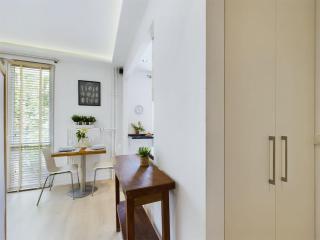 Comfortable Pet-Friendly Studio with a Balcony by Noclegi Renters - 4