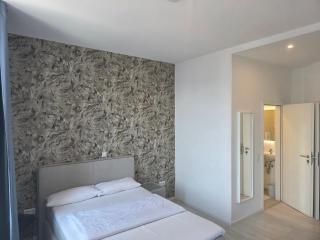 City Hotel - 4