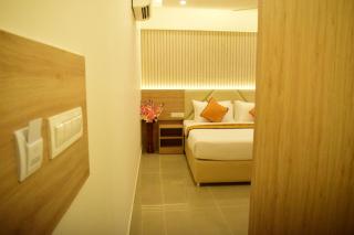 Le Grandeur Hotel,Net Kallappa circle - 4