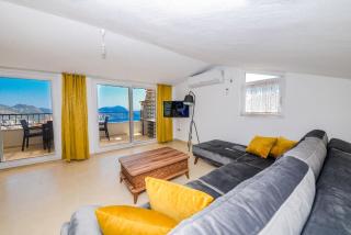 Luxuriously furnished penthouse with terrace pool and jacuzzi in Kalkan - 0