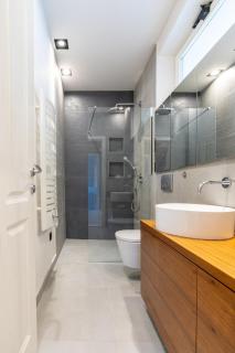 Modern-Vintage Family Oasis Near Center - 8