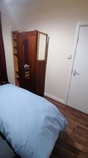Bright room in Cardiff, near Uni and City Centre - 3